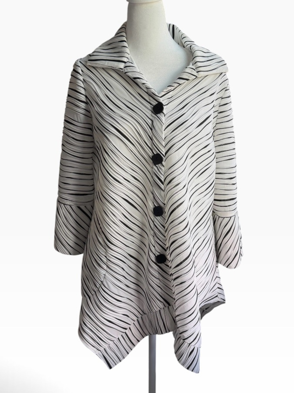 IC by Connie K Lightweight Wave-Stripe Button Front Jacket - Black & White Sz M